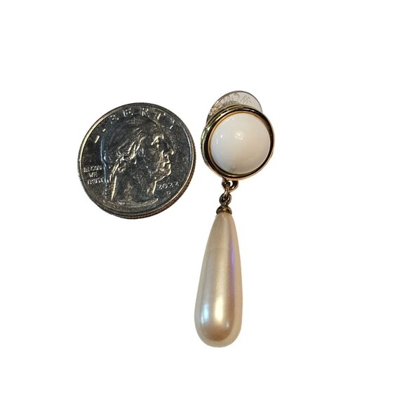 Monet Gold Tone Faux Pearl Drop Earrings Vintage - Picture 4 of 9
